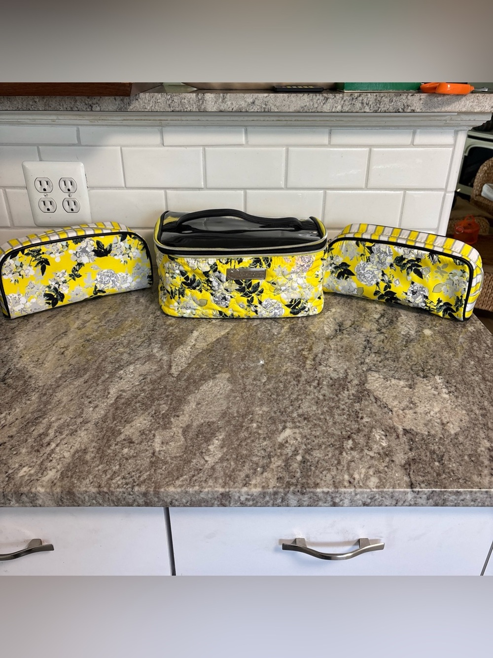 BETSEY JOHNSON Cosmetics Toiletries Train Case Set TOILE 3 Pieces Quilted